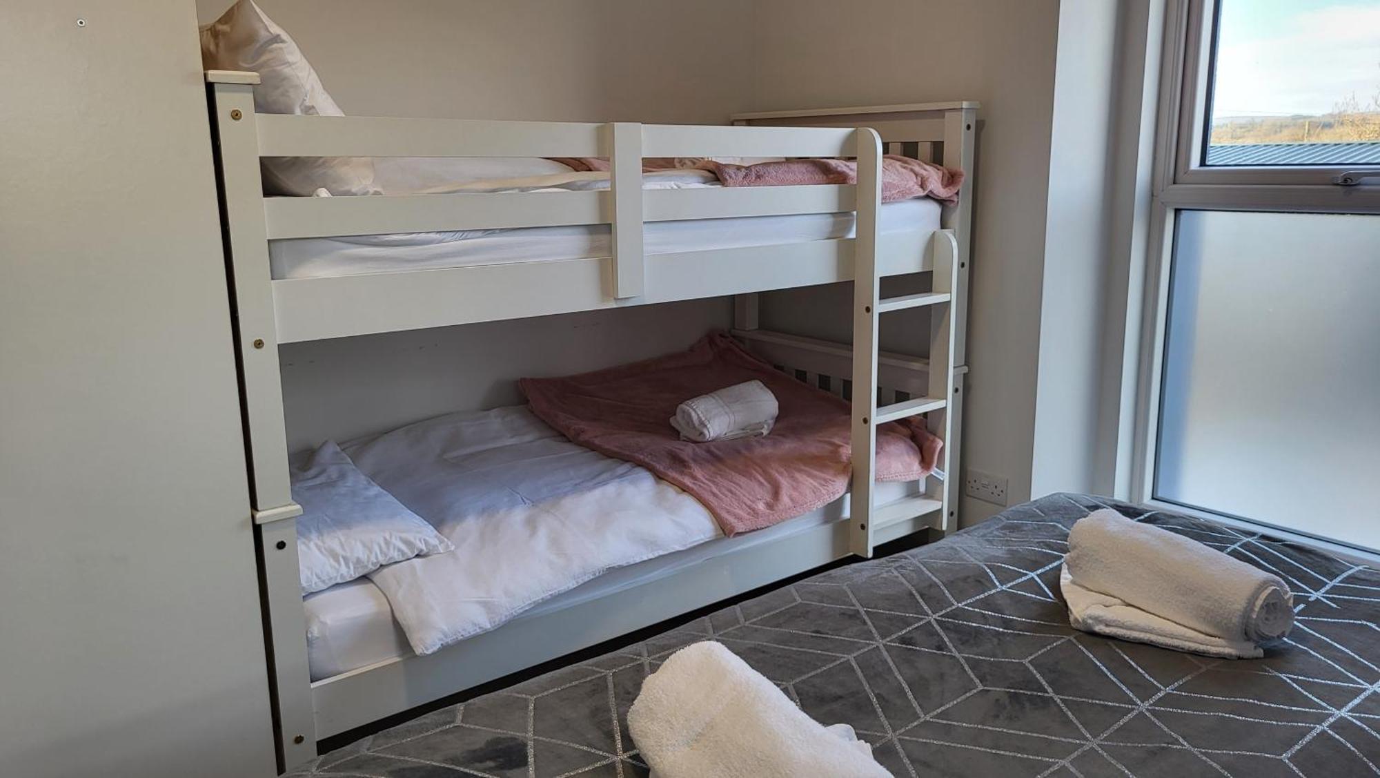 بيت شباب Trivia House Swanlinbar المظهر الخارجي الصورة